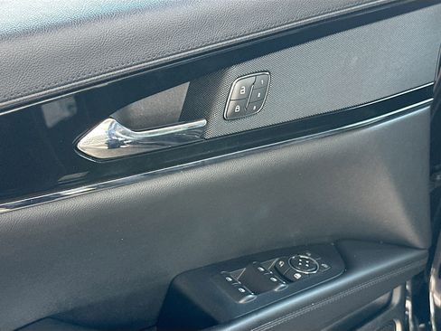 Used 2022 Lincoln Nautilus FWD w/ Premium Package image 18