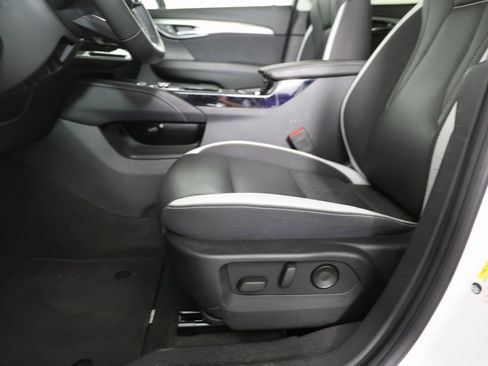 Certified 2025 Buick Envision Sport Touring image 12