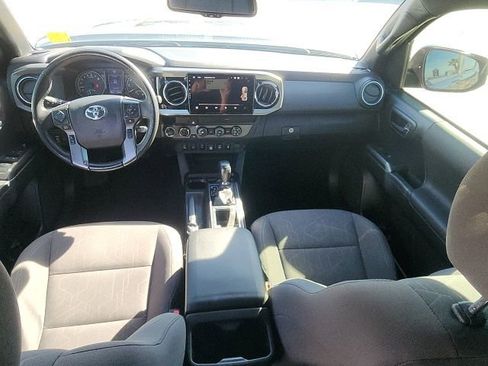 Used 2019 Toyota Tacoma TRD Off-Road w/ Technology Package image 18