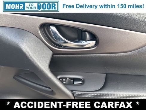 Used 2016 Nissan Rogue SV w/ SV Premium Package image 24