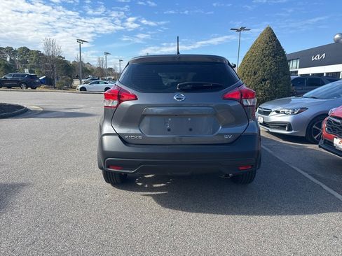 Used 2018 Nissan Kicks SV image 4