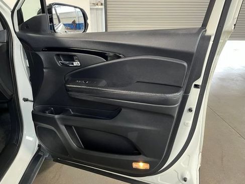 Used 2017 Honda Pilot Elite image 10