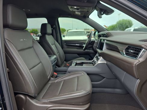 Used 2024 GMC Yukon XL Denali AWD/4WD image 34