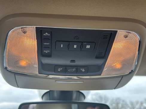 Used 2018 Jeep Grand Cherokee Limited image 21