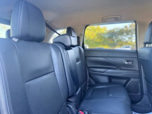 Used 2018 Mitsubishi Outlander SE image 45