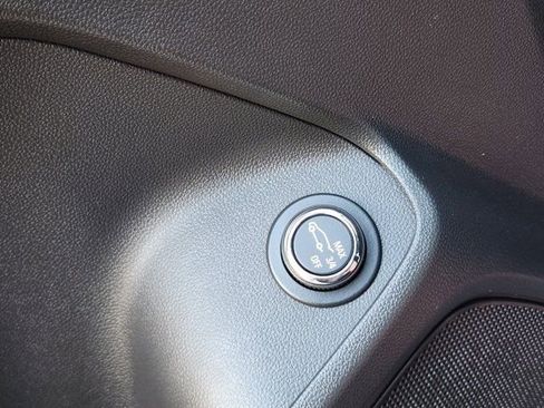 Used 2023 Chevrolet TrailBlazer RS w/ Sun and Liftgate Package image 25