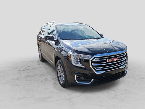 Used 2024 GMC Terrain SLT image 2
