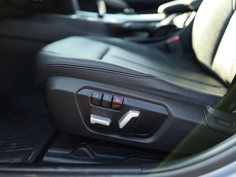 Used 2018 BMW 320i xDrive 320i xDrive Sedan 4D w/ Convenience Package image 11