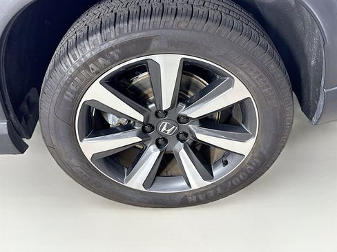 Certified 2023 Honda Pilot Touring image 39