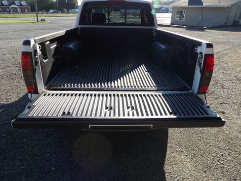 Used 2004 Nissan Frontier XE w/ (VTP) Value Truck Pkg RWD image 10