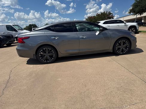 Used 2016 Nissan Maxima Platinum w/ Interior Lighting Package FWD image 8