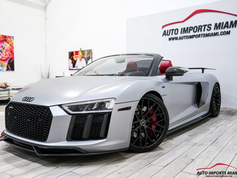 Used 2018 Audi R8 V10 w/ Carbon Exterior Package AWD/4WD image 1