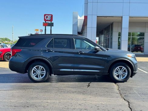 Used 2022 Ford Explorer XLT w/ Equipment Group 202A AWD/4WD image 2
