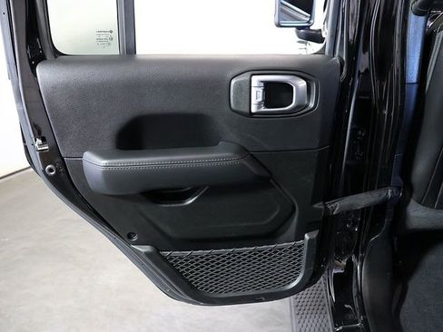 Used 2022 Jeep Wrangler Unlimited Sahara AWD/4WD image 29