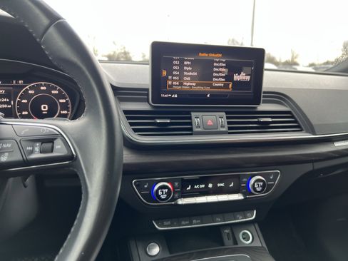 Used 2018 Audi Q5 2.0T Premium Plus w/ Premium Plus Package image 31