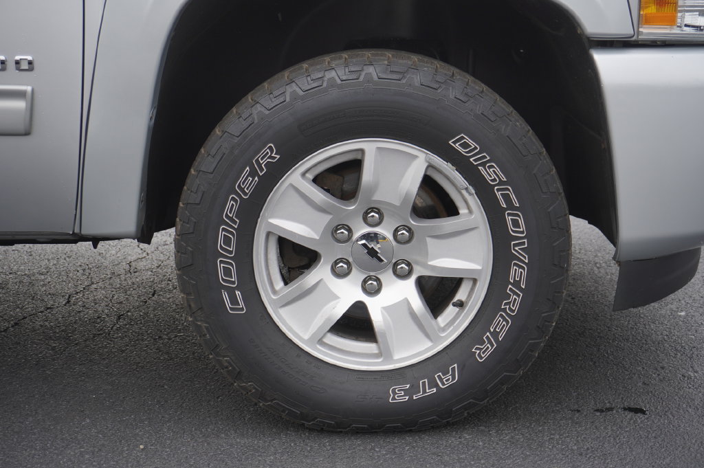 Used 2013 Chevrolet Silverado 1500 LTZ w/ Z71 Appearance Package AWD/4WD image 13