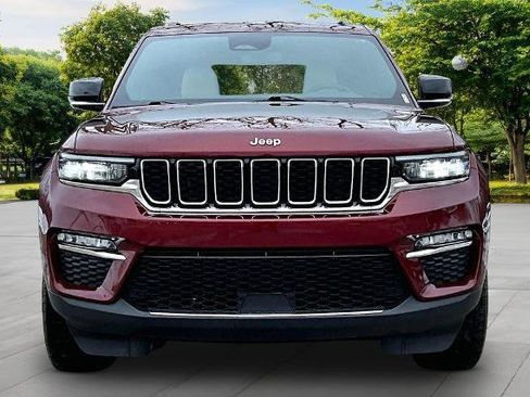 Used 2024 Jeep Grand Cherokee Limited image 3