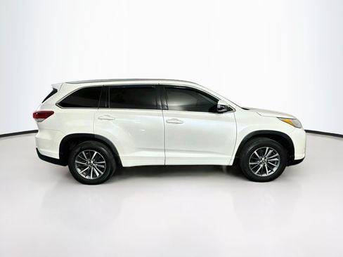 Used 2017 Toyota Highlander XLE FWD image 10