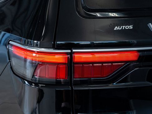 Used 2023 Jeep Wagoneer Series III w/ Preferred Equipment Group image 23