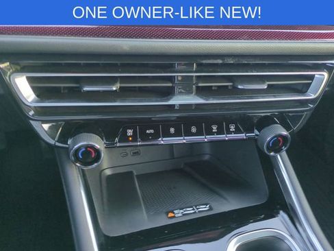 Used 2025 Chevrolet Traverse RS image 18