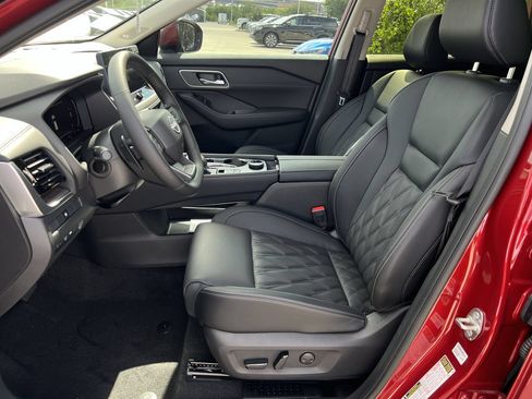 New 2026 Nissan Rogue Platinum AWD/4WD image 13