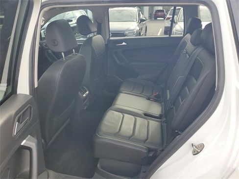 Used 2019 Volkswagen Tiguan SEL Premium image 12