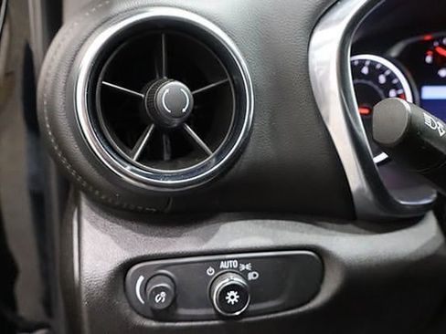 Used 2023 Chevrolet Blazer LT image 17