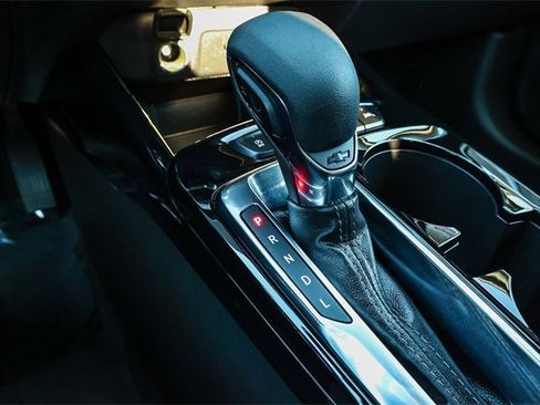 Used 2025 Chevrolet Trax LT w/ LT Convenience Package image 24