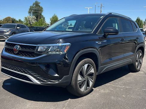 Certified 2024 Volkswagen Taos SE AWD/4WD image 1