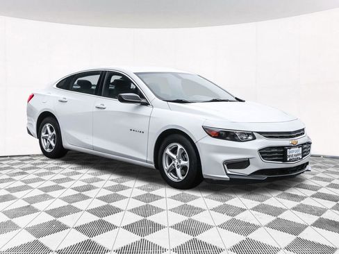 Used 2017 Chevrolet Malibu LS image 9