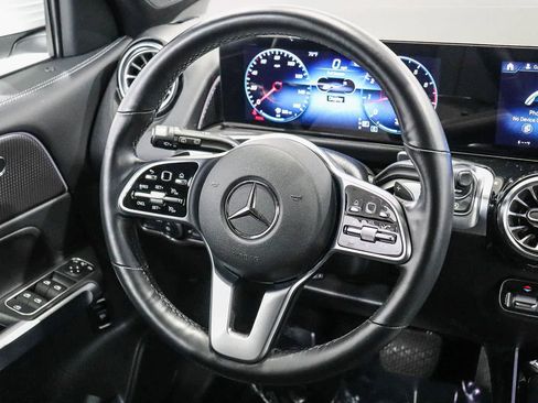 Used 2022 Mercedes-Benz GLB 250 4MATIC image 16