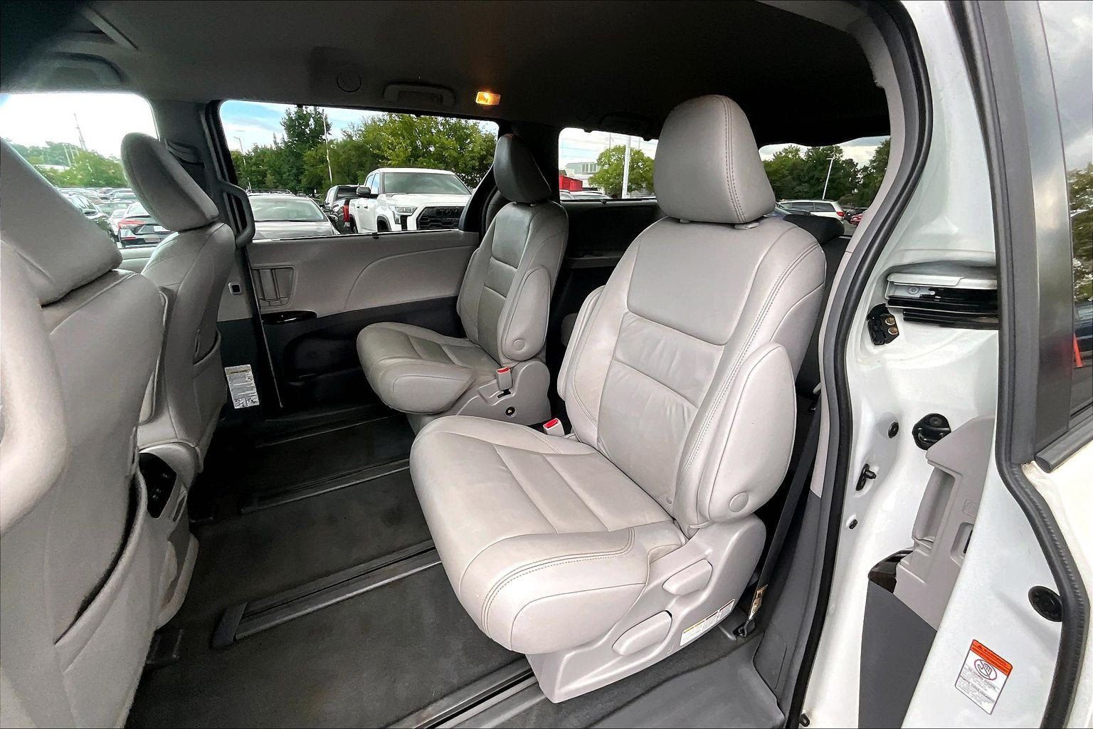 Used 2019 Toyota Sienna XLE w/ XLE Navigation Package AWD/4WD image 25