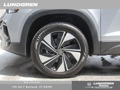 Used 2025 Volkswagen Taos SE image 38