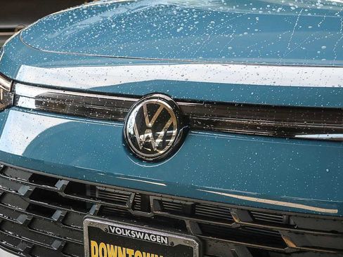 New 2025 Volkswagen Tiguan SE image 5