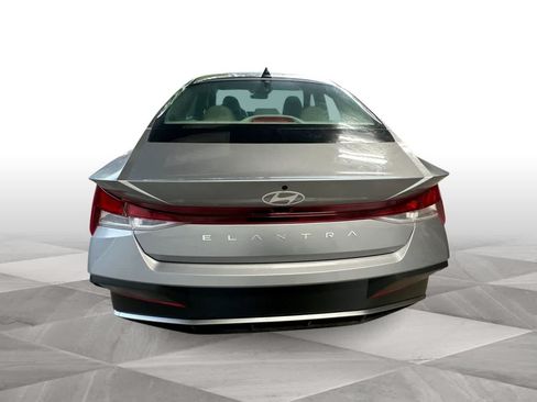 Used 2026 Hyundai Elantra SE FWD image 7
