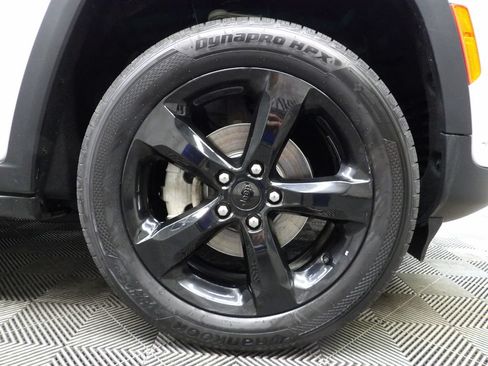 Used 2024 Jeep Grand Cherokee Limited AWD/4WD image 9