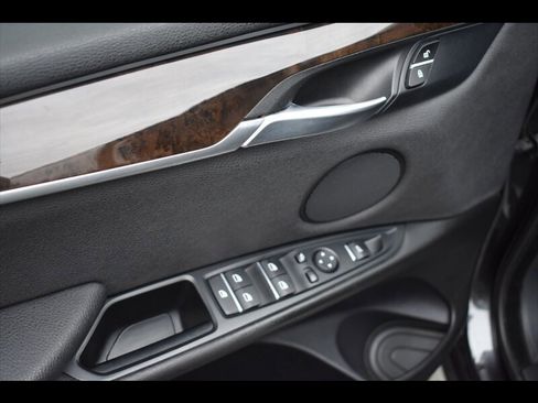 Used 2017 BMW X5 xDrive40e image 19