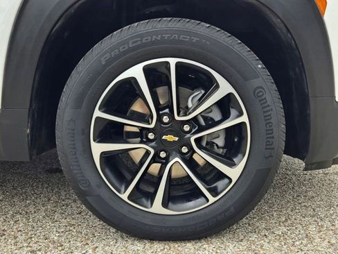 Used 2025 Chevrolet TrailBlazer LT AWD/4WD image 32