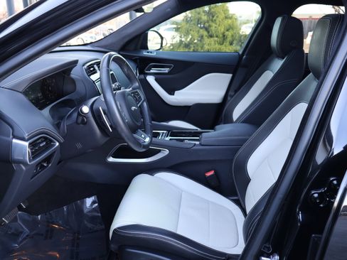 Used 2020 Jaguar F-PACE R-Sport image 9