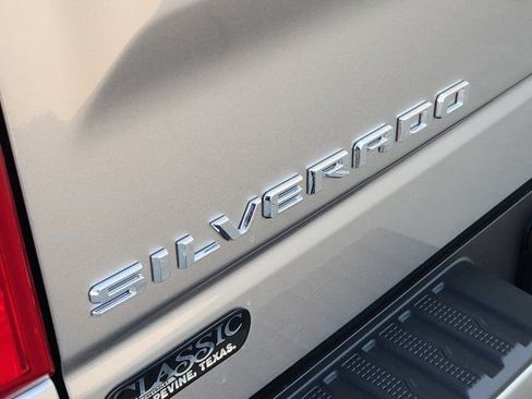 Used 2025 Chevrolet Silverado 1500 Custom image 9
