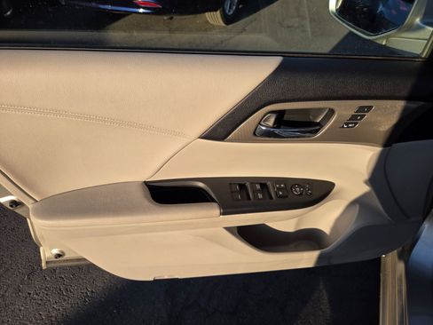 Used 2014 Honda Accord Plug-In Sedan image 8