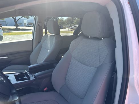 Used 2024 Toyota Sienna LE image 14