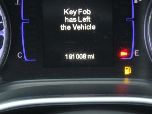 Used 2015 Chrysler 200 Limited w/ Convenience Group image 9