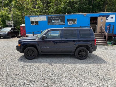 Used 2016 Jeep Patriot Sport w/ Power Value Group FWD image 2