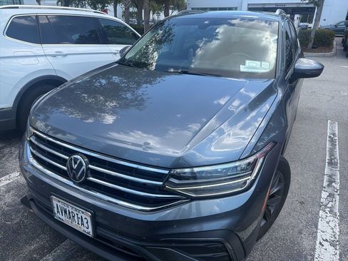 Certified 2023 Volkswagen Tiguan SE w/ Panoramic Sunroof Package FWD image 1