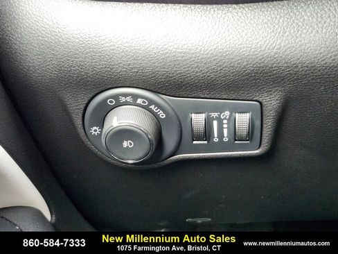 Used 2024 Jeep Compass Limited image 24