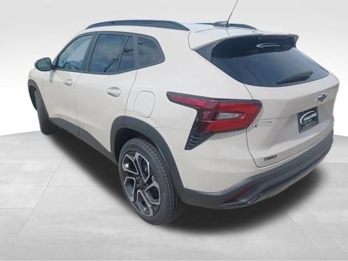 New 2026 Chevrolet Trax RS w/ Sunroof Package FWD image 6
