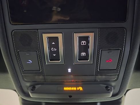 Used 2025 Land Rover Range Rover Evoque S image 22