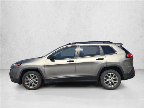 Used 2017 Jeep Cherokee Sport image 9