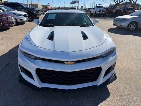 Used 2018 Chevrolet Camaro SS image 15